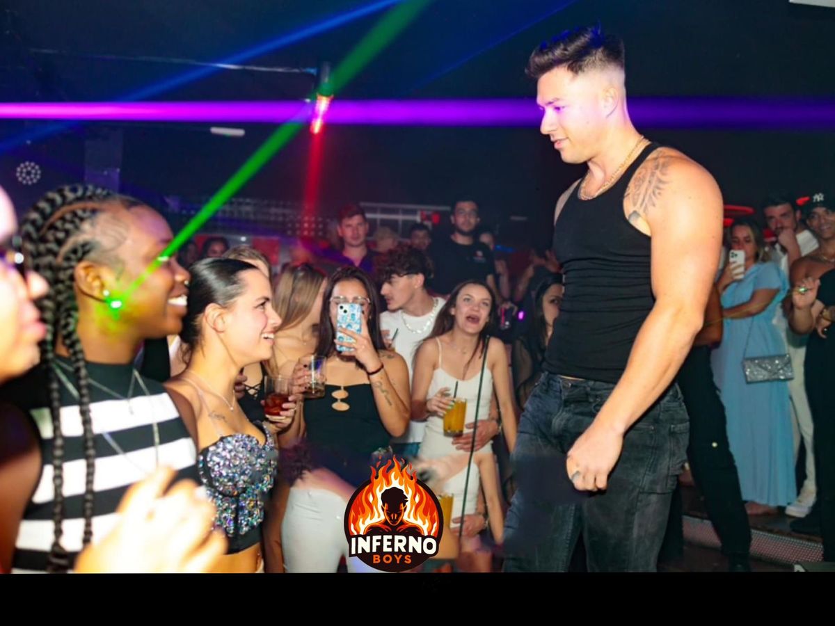 Performer Inferno Boys con publico y luces laser